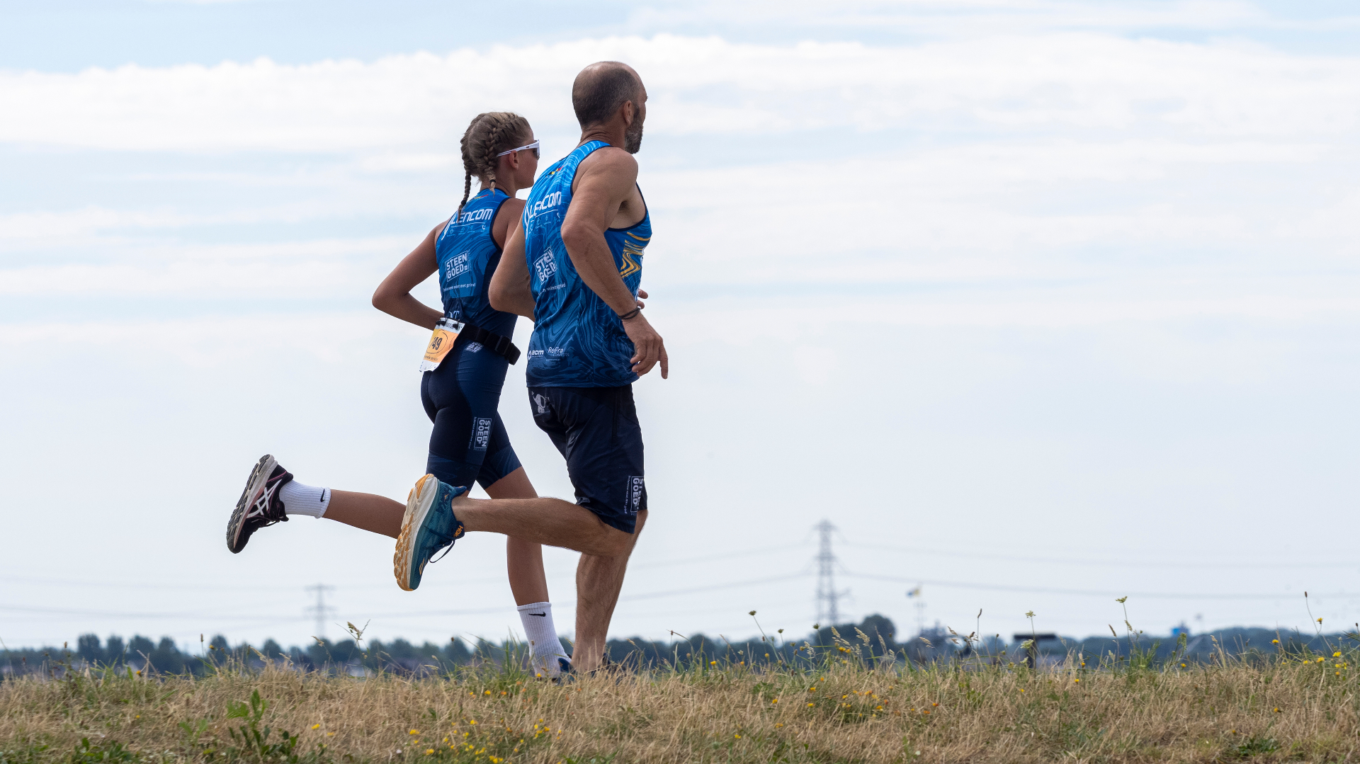 Twee lopers op het parcours